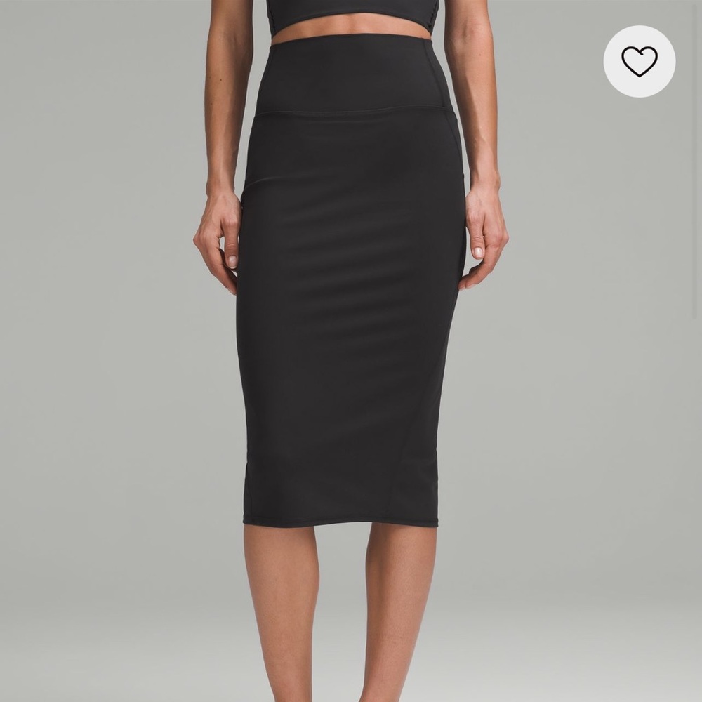 Lululemon Nulu Slim Fit High Rise Skirt Sz 6 Black